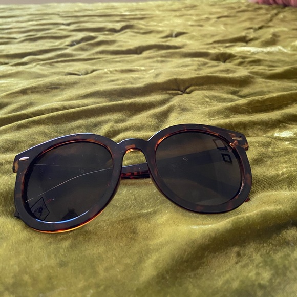 SHEIN tortoise shell sunglasses 🕶🤎 - Picture 2 of 5